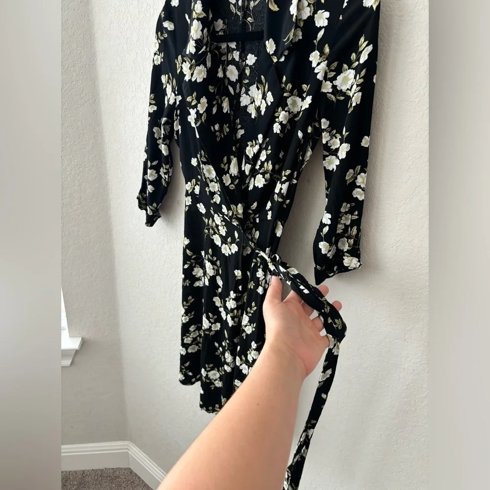 Lulus Black Floral Wrap Mini Dress size small - Picture 5 of 8